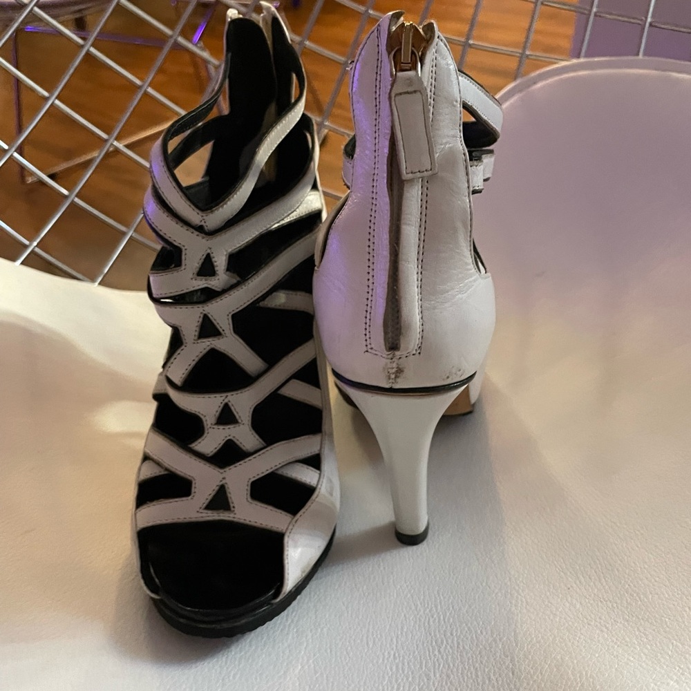 Authentic shoes - Picture 2 of 16